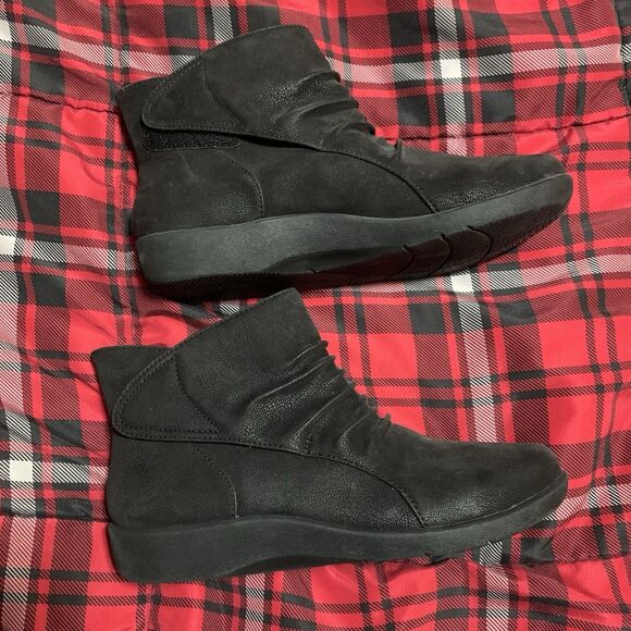 Clarks CloudSteppers Ankle boots Gray Black Low 9M Comfort Easy Slip-on Pull-on - Picture 2 of 7